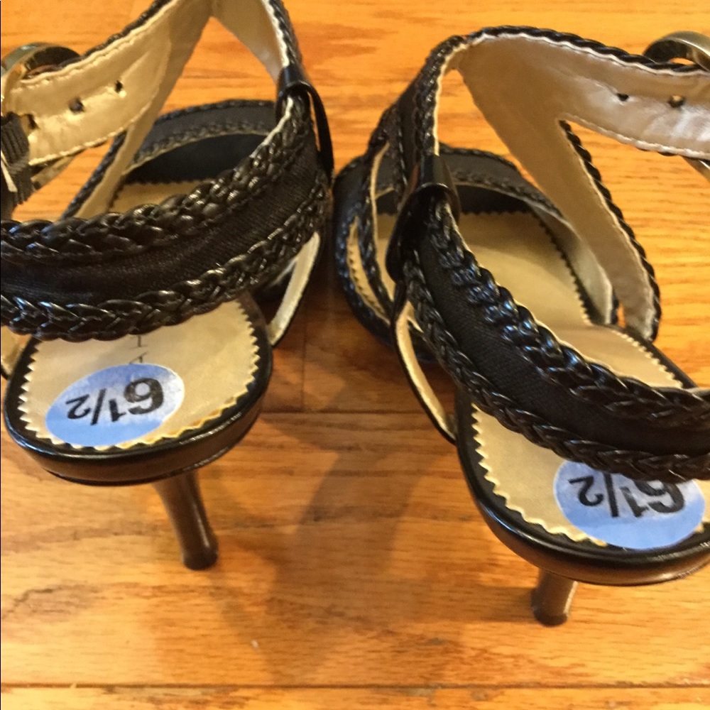 Shoes - Picture 5 of 8